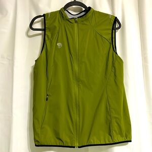 Mountain Hardware Men’s medium Windbreaker VEST WITH reflector patches